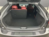 リアシートは6:4分割可倒式です。荷物の大きさに合わせてアレンジ可能です。