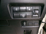 左側パワースライドドアスイッチ。運転席からも操作出来ます。