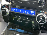 左右独立温度コントロールフルオートエアコンです。運転席、助手席それぞれで独立して温度設定ができます。冷え性の方が乗っても安心ですね♪