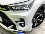 【LEDヘッドライト】悪天候や夜間走行時も良好な視界を確保し安心して運転できる高輝度LEDヘッドライトを装備!点灯速度が早く、消費電力も抑えられています。