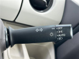 【オートライト(AUTO)】外の明るさをシステムが感知して、自動でヘッドライトが点灯します。ヘッドライトをつけ忘れを防ぐ便利機能です。
