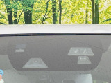 【スマートブレーキサポート】走行中に前方の車両等を認識し、衝突しそうな時は警報とブレーキで衝突回避と被害軽減をアシスト。より安全にドライブをお楽しみいただけます。