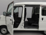 愛知ダイハツではお車をご購入頂いた後が本当のお付き合いのスタートだと思っています。 ですので定期点検や車検もお得なパックをご用意してお客様に頼りにされるダイハツディーラーを目指しています☆