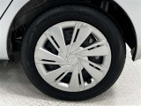 タイヤサイズは155/65R14!納車前の点検時にタイヤ交換させていただきます!ホイールキャップに傷があります。