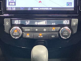 【デュアルオートエアコン】運転席と助手席とそれぞれ温度設定が可能!