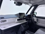 ダイハツのお店では、ダイハツ車を知り尽くしたプロフェッショナルが、専用の診断機器を使って各システムを点検しております。