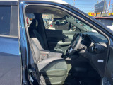 運転席、助手席シートです。実際お座りいただくのが、分かりやすいと思います。お気軽にご来店ください