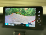 【バックカメラ】駐車時に後方がリアルタイム映像で確認できます。大型商業施設や立体駐車場での駐車時や、夜間のバック時に大活躍!運転スキルに関わらず、今や必須となった装備のひとつです!