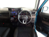 視界良好、操作しやすい運転席です。