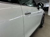 MINI自動車保険をご存知でしょか?万が一の事故の際、当社とMINI保険を引受している国内大手損保会社と連携して迅速に対応いたします。長期保険もお取り扱いしております。是非お話させてください。