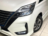 【LEDヘッドライト】悪天候や夜間走行時も良好な視界を確保し安心して運転できる高輝度LEDヘッドライトを装備!点灯速度が早く、消費電力も抑えられています。