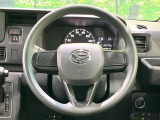 インテリアに合わせたデザインのステアリングは、運転される方のことも考え、運転しやすい形状、大きさです。是非一度、実際に触ってお確かめください。