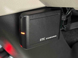 ETCカードを挿入することで高速道路を利用する際の支払いがキャッシュレスになったり、ETCスマートインターチェンジが利用できます。保証は製造メーカー修理保証のみで期間外のものは対象外となります。