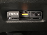 ハンドルの左下にETC2.0がついています。高速道路の料金所の通過も楽々です。 カードの取り出しもしやすい場所についています。