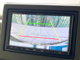 【バックカメラ】駐車時に後方がリアルタイム映像で確認できます。大型商業施設や立体駐車場での駐車時や、夜間のバック時に大活躍!運転スキルに関わらず、今や必須となった装備のひとつです!