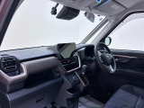 ダイハツのお店では、ダイハツ車を知り尽くしたプロフェッショナルが、専用の診断機器を使って各システムを点検しております。
