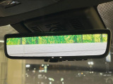 【デジタルインナーミラー】後席の大きな荷物や同乗者で後方が確認しづらい時でも安心!カメラが撮影した車両後方の映像をルームミラー内に表示。クリアな視界で状況の確認が可能です!