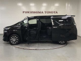 【まるごとクリーニング】シートを取り外し、車内を徹底洗浄。隅々まで丁寧に仕上げています。