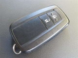スマートキーはかばんやポケットに入れておけば、ドアのロックアンロックやエンジンの始動が出来ます!