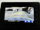 バックカメラの画像です。ガイドラインがスムースな車庫入れをサポートいたします。車庫入れの安心感がアップしますね。