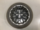 当社にてデモ走行時に装着していたワンシーズン使用の中古スタットレスタイヤ+ホイール4本セットを用意致しました。(2024年製、タイヤ+ホイールは現状渡し、保証対象外です)