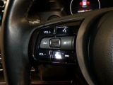 【ステアリングリモコン】ステアリングにオーディオ調節可能なスイッチが装備されていますので運転中でも視線をそらさずにオーディオの調節が可能です!