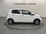 【まるごとクリーニング】シートを取り外し、車内を徹底洗浄。隅々まで丁寧に仕上げています。