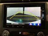 リバースギアに入れるだけで後方の表示へ切り替わります。夜間や雨の日の駐車も楽になりますよ。