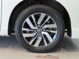 純正のアルミホイール装着車です。タイヤサイズは165/65R14です。