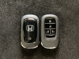 スマートキー付きですからドアロックの開閉およびエンジンスタートが楽々です。電動スライドドアの開け閉めもボタンで操作できます。スペアキーも同じものを用意しております。