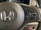 ハンドルにHondaセンシング系のクルーズコントロールやレーンキープアシストなどのスイッチが装備されています。ハンドルから手を離さず安全に操作できます。