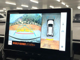 【パノラミックビューモニター】専用のカメラにより、上から見下ろしたような視点で360度クルマの周囲を確認することができます☆死角部分も確認しやすく、狭い場所での切り返しや駐車もスムーズに行えます。