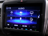 CD、DVD、Bluetooth、AM、FM、スマートフォン接続ができます。