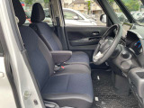 適度なホールド感と快適な座り心地の運転席シートまわり!