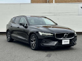 北欧流のラグジュアリーを体現したV60。伝統的なスカンジナビアン・デザインを継承しながら、躍動感にあふれ優雅な雰囲気を身にまとう、新しい潮流を具現化したスタイリングです。