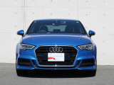 一目でAudiだと分かる特色を持つフロントマスク。