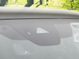 【i-ACTIVESENSE】走行中に前方の車両等を認識し、衝突しそうな時は警報とブレーキで衝突回避と被害軽減をアシスト。より安全にドライブをお楽しみいただけます。