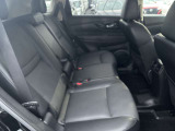 ★リアシート★昔に比べて足元がゆったり広くなりました。運転席だけではなく、すべての席に座ってみて下さい。同乗者様もきっと喜ばれると思います。