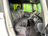 運転席シート廻りは使用感も少なく、良好な状態となっています。丁寧に使われていたことがよくわかりますね。