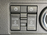 【両側パワースライドドア】スマートキーや運転席のスイッチで後席両側スライドドアの開閉が可能♪電動だから力を入れてドアを開ける必要が無く、小さなお子様でも簡単に開け閉めでき快適です♪