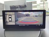 360度ビューモニター 4つのカメラで前後左右、俯瞰映像を表示、ドライバーからは見えない領域の危険認知をサポートするシステム搭載!