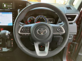ステアリングから手を離さず、運転に集中したままオーディオ等の操作ができます。
