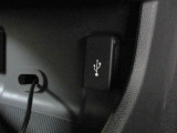 便利な充電用USBジャックも付いています☆周辺機器の充電にご利用頂けます☆