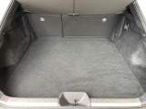 普段のお買い物や通勤、送迎等に十分な荷室スペースを確保しております。