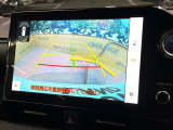 【バックカメラ】駐車時に後方がリアルタイム映像で確認できます。大型商業施設や立体駐車場での駐車時や、夜間のバック時に大活躍!運転スキルに関わらず、今や必須となった装備のひとつです!