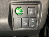 Hondaセンシング用の、VSA(ABS+TCS+横滑り抑制)解除と路外逸脱抑制機能のオンオフスイッチなどはハンドルの右側に装備しています。燃費に役立つECONボタンもここです。