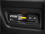 ◆ETC2.0装着◆進化したドライブ体験。料金収受システムだけだったETCが生まれ変わって、高速道路を賢く使うETC2.0に進化しました。多彩な情報サービスが便利で快適なドライブ体験を提供します。