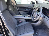 運転しやすい最適な姿勢に調整することができるシートシフター付き。リラックスして運転できます。