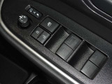 電動格納式ドアミラー・パワーウインドウを装備しています。