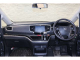 操作性に優れた運転席となります!小物入れや各ボタンの配置にこだわり、使いやすいです!座り心地もよく視認性も良好なのでロングドライブもお任せ下さい!